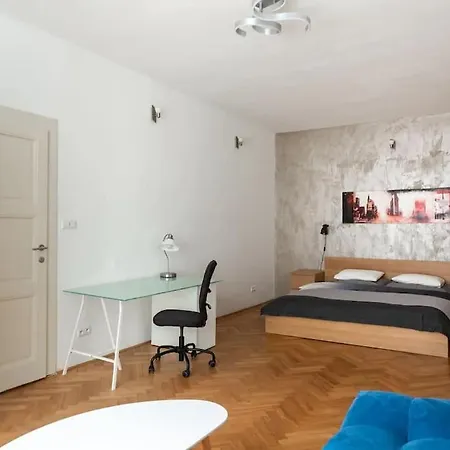 2 Bedrooms Near Wenceslas Sq Apartment *
