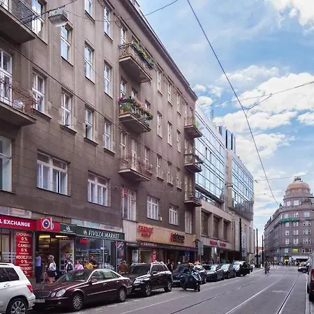 2 Bedrooms Near Wenceslas Sq Lägenhet
