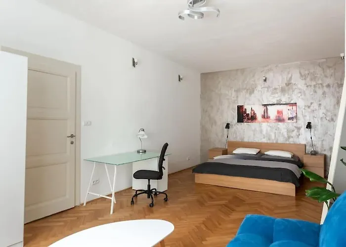 2 Bedrooms Near Wenceslas Sq Apartment *
